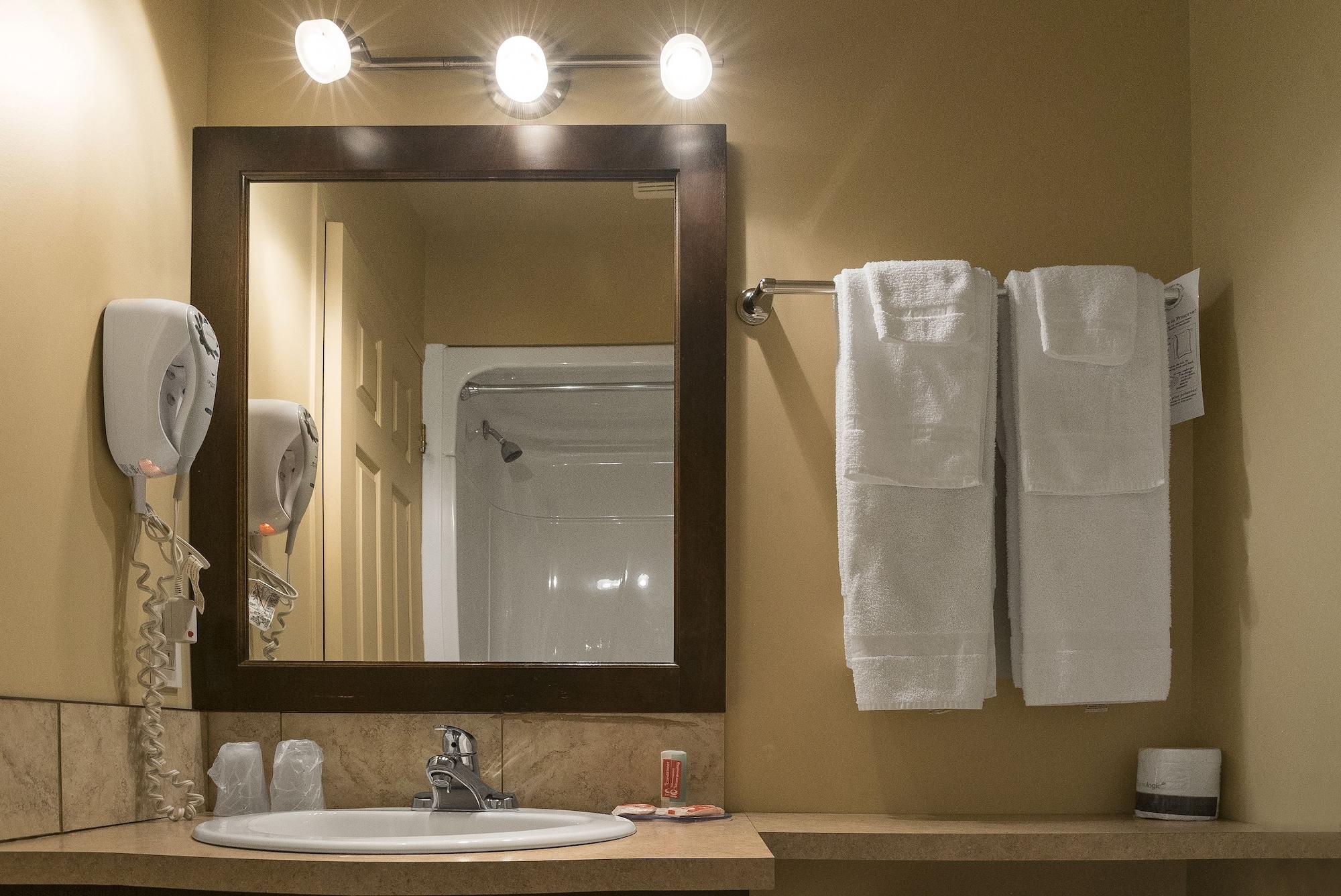 Econo Lodge Ла Мале Екстериор снимка
