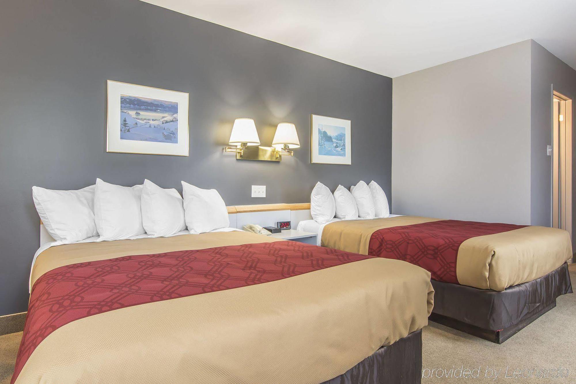 Econo Lodge Ла Мале Екстериор снимка