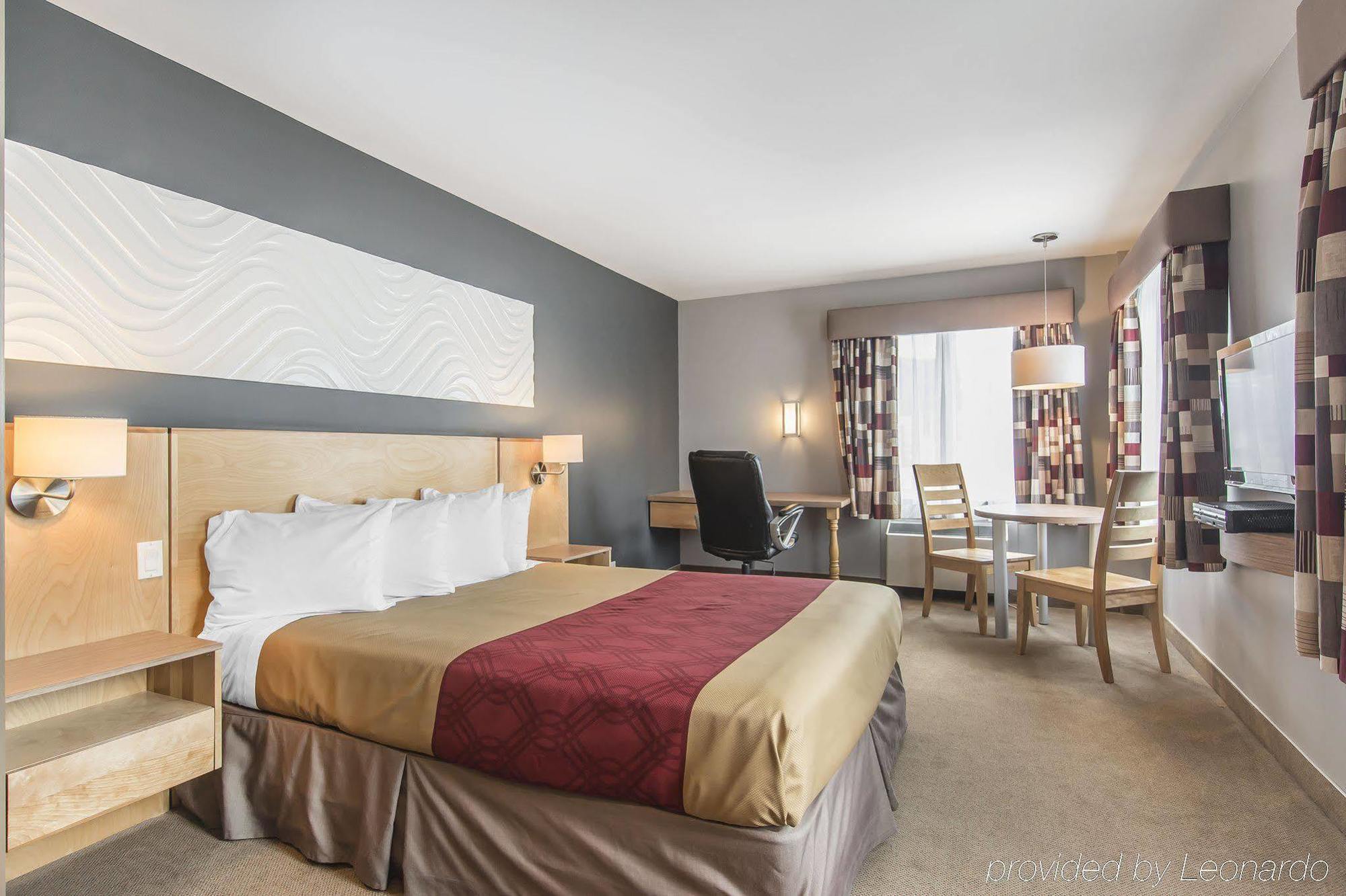 Econo Lodge Ла Мале Екстериор снимка
