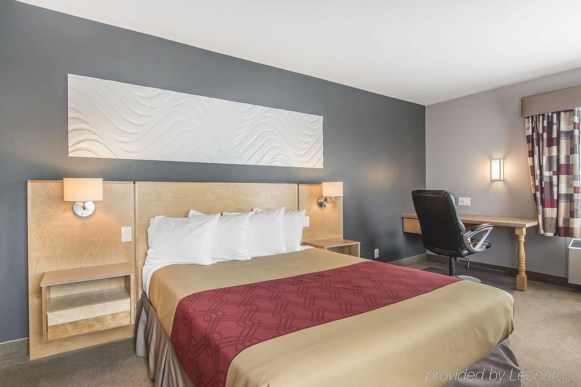 Econo Lodge Ла Мале Екстериор снимка