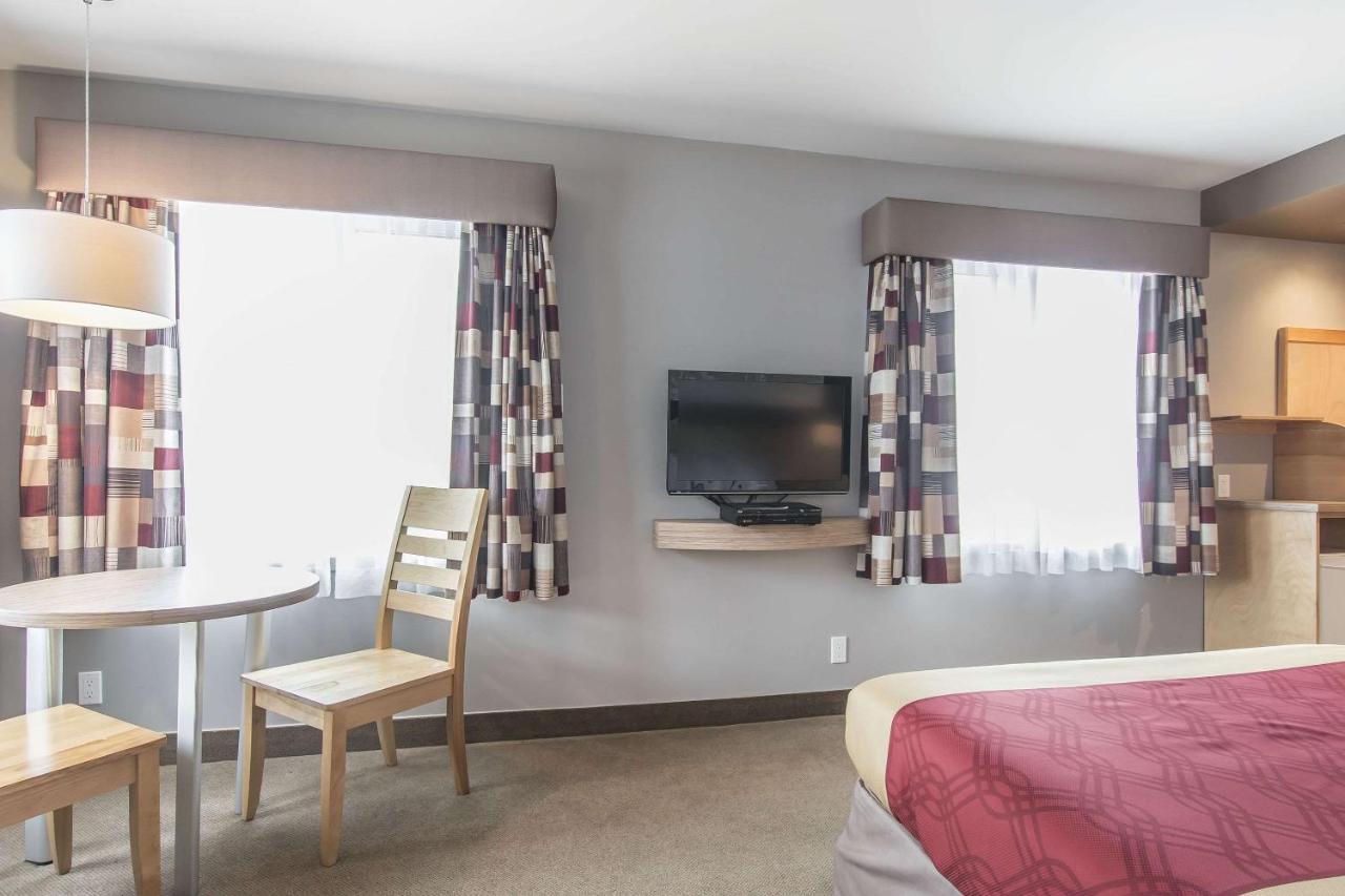 Econo Lodge Ла Мале Екстериор снимка