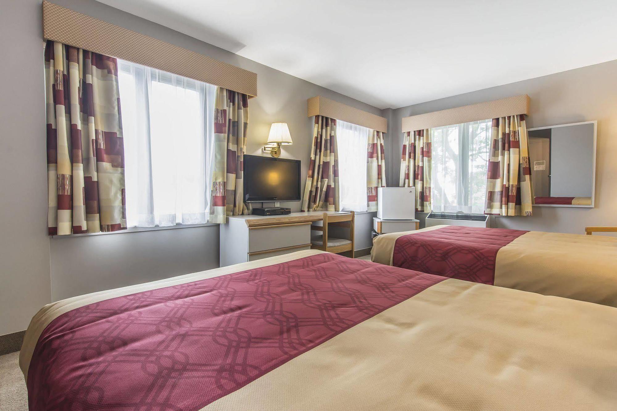 Econo Lodge Ла Мале Екстериор снимка