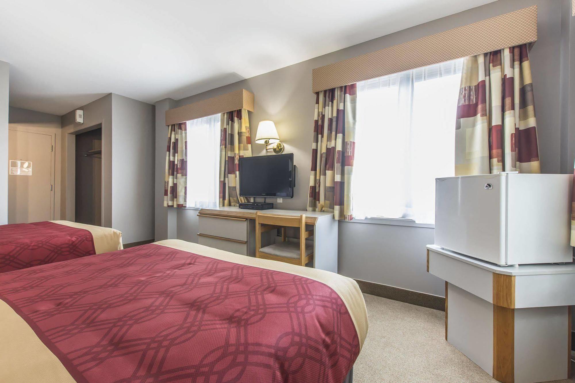 Econo Lodge Ла Мале Екстериор снимка