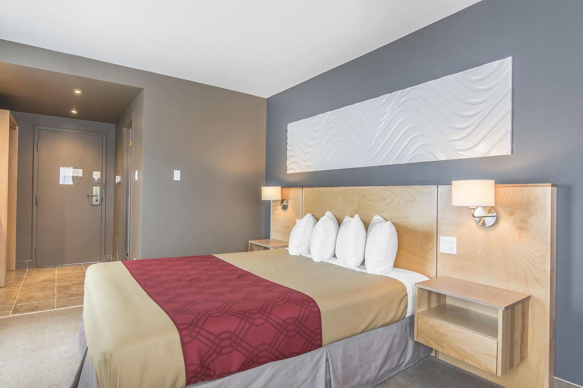 Econo Lodge Ла Мале Екстериор снимка