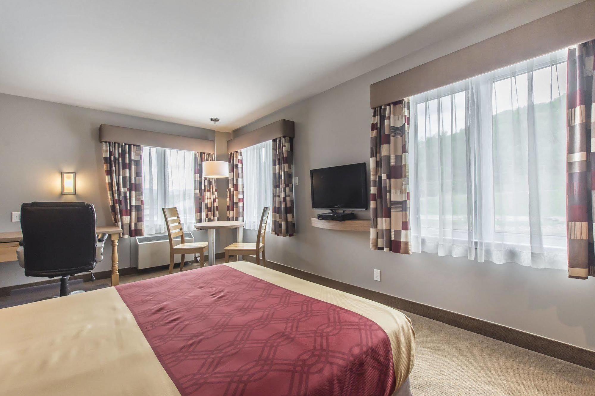 Econo Lodge Ла Мале Екстериор снимка